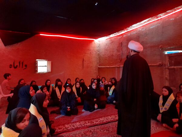 بازدید دانش‌آموزان تکتم از نمایشگاه ریحانه‌النبی