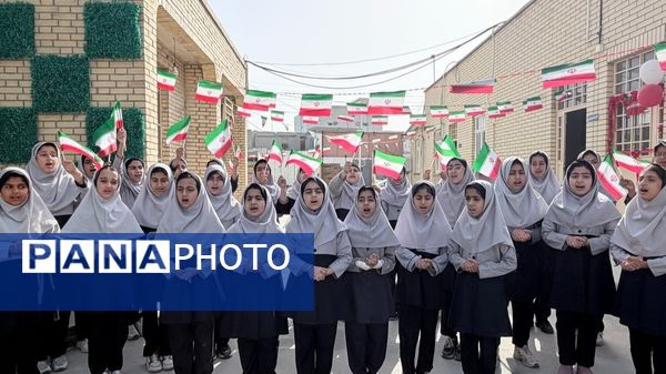 افتتاح نمایشگاه دست‌سازه‌های دانش‌آموزی در هنرستان صدیقه طاهره(س)