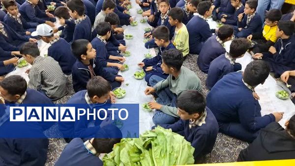 برگزاری جشنوارهٔ کاهو و سکنجبین در دبستان پسرانهٔ پاسداران یزد