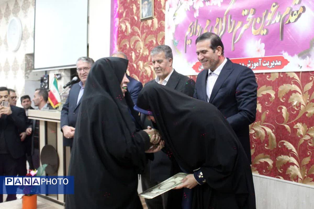 آیین تجلیل از پیشکسوتان فرهنگی ملکان 