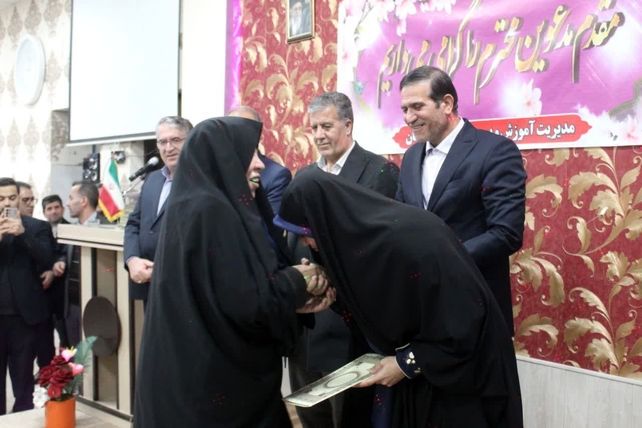 آیین تجلیل از پیشکسوتان فرهنگی ملکان 