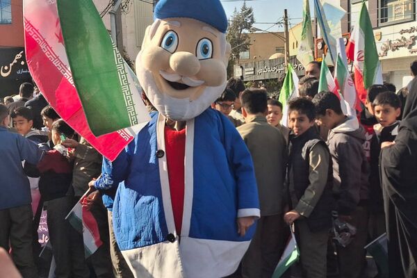خروش هزاران دانش آموز ورامینی در ۱۳ آبان