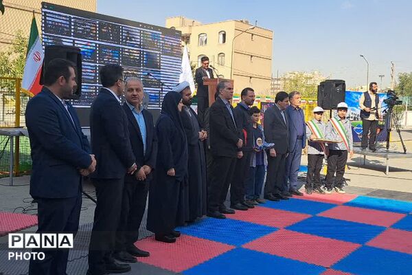 گرامیداشت هفته تربیت بدنی و افتتاح زمین چمن مصنوعی دبیرستان البرز