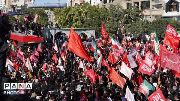حماسه وفاداری بیعت در پایتخت معنوی ایران؛ بدرقه میلیونی آقای شهید ایران در مشهد مقدس 
