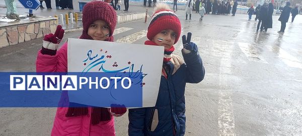 جلوه‌هایی از حماسه آفرینی مردم شیروان در راهپیمایی ۲۲ بهمن 