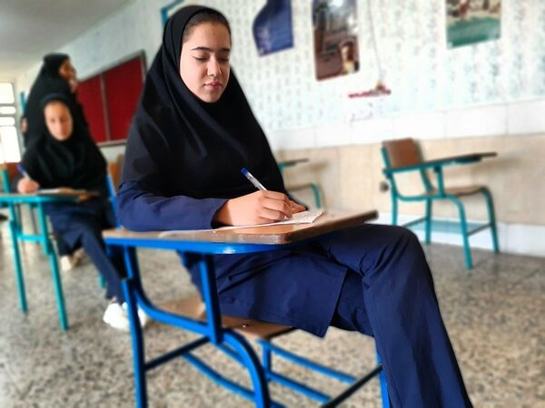 رقابت دانش‌آموزان خانمیرزا در امتحانات نهایی