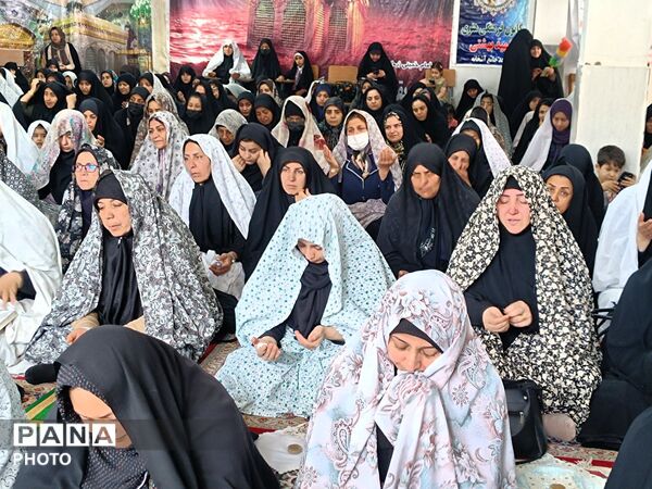 حضور حماسی مردم در اولین نماز جمعه بعد از شهادت رهبر انقلاب