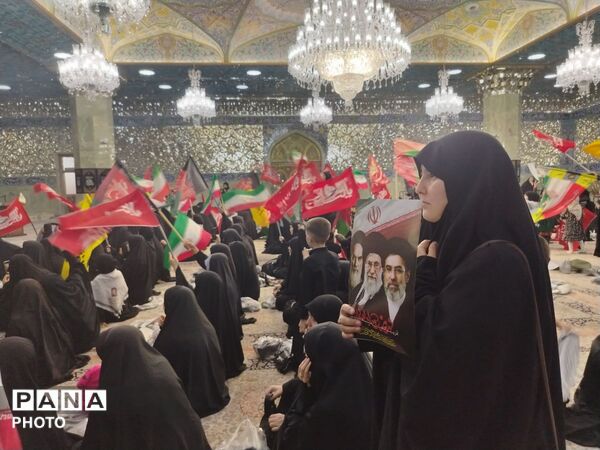 پرچم سرخ انتقام در دست بانوان افغانستانی