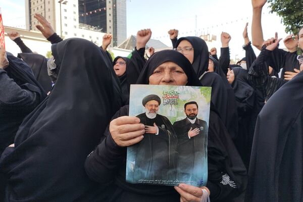 وداع تاریخی مشهدی‌ها با خادم‌الرضا؛ شهید جمهور