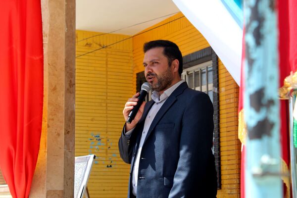 نواختن زنگ سپاس معلم در دبستان دخترانه شاهد نرگس