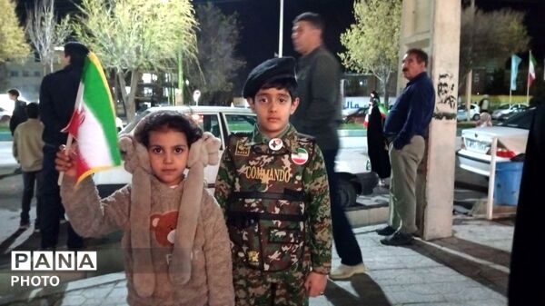  حضور مردم بروجن در یادبود روز دختران میناب