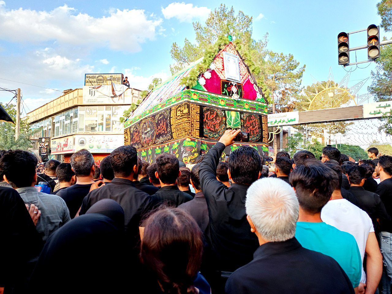 حرکت نمادین کاروان بندی اسد روستای فدافن و آیین نخل گردانی در کاشمر 