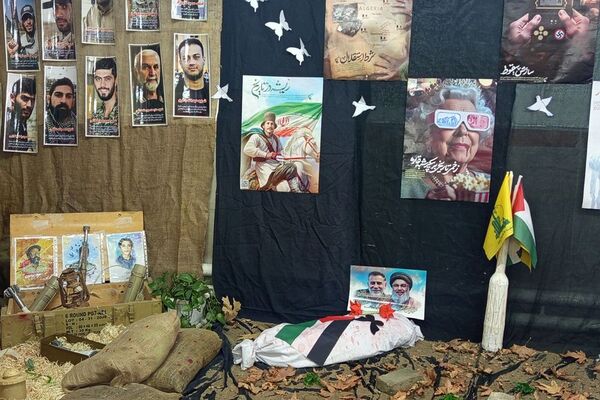 برگزاری نمایشگاه مدرسه انقلاب در بهارستان ۲