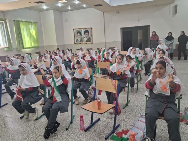 برگزاری جشن شکوفه ها در دبستان نجمه ناحیه یک شهرری