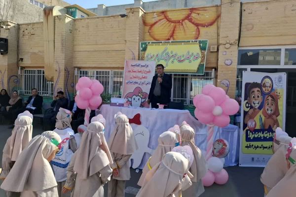 برگزاری طرح وارنیش فلوراید در مدرسه سمیه قرچک