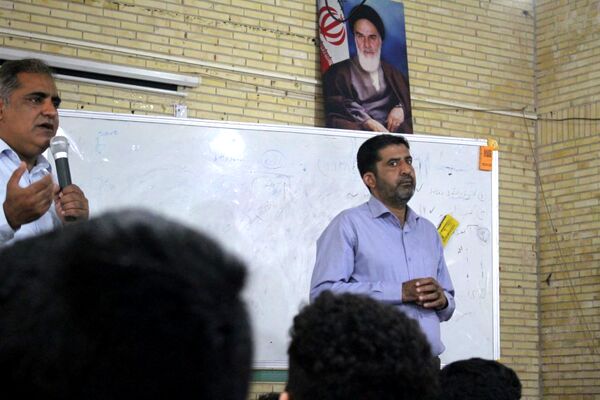 برگزاری کارگاه آموزشی راهنمای و رانندگی در مدرسه شاهد بندرعباس