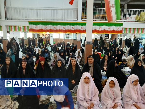 نماز جمعه‌ای با عطر و بوی دهه فجر