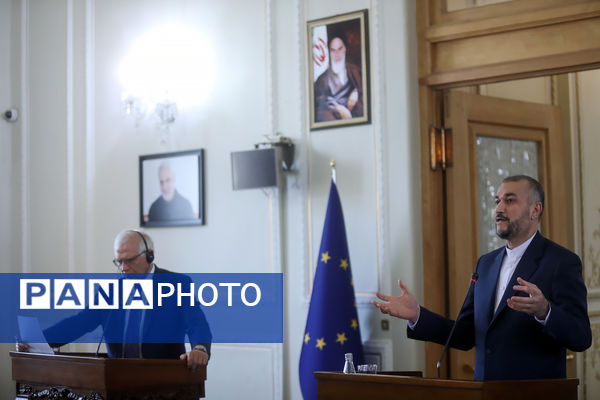 دیپلمات شهید