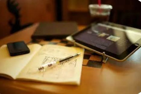 رسیدگی به مشکلات درسی دانش‌آموزان از مهم‌ترین وظایف آموزگاران است