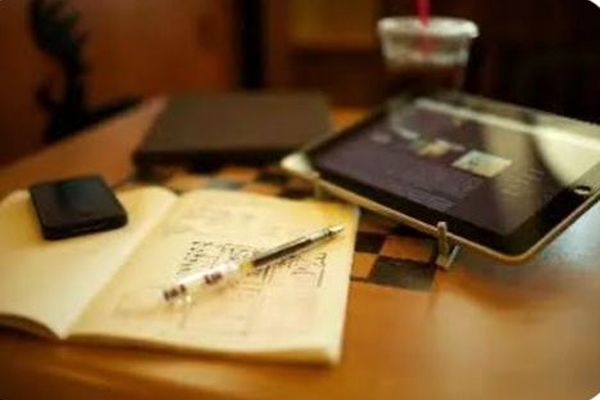 رسیدگی به مشکلات درسی دانش‌آموزان از مهم‌ترین وظایف آموزگاران است