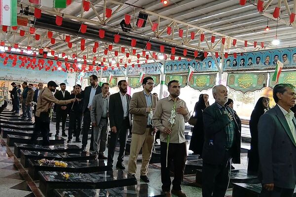 برپایی آیین غبارروبی مزار شهدا در هفته دفاع مقدس در ملارد 
