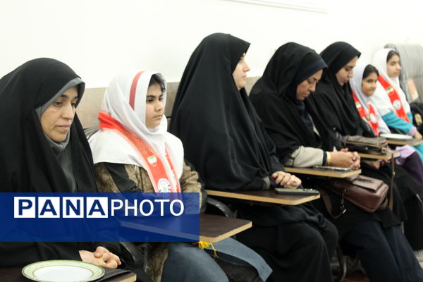 آیین تقدیر از دانش‌آموزان و فرهنگیان برگزیده در گلوگاه