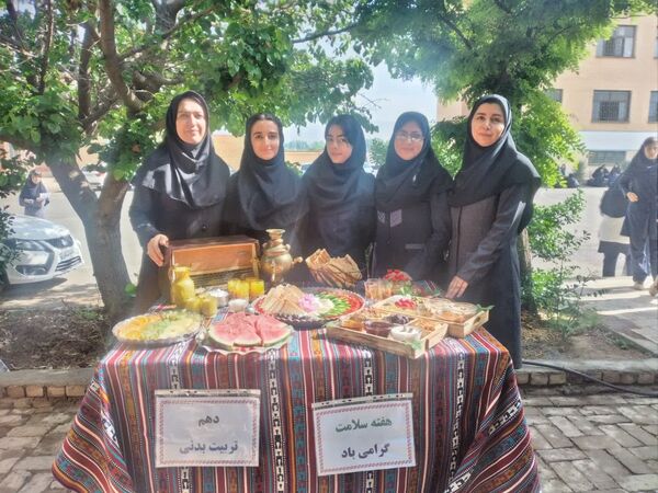 جشنواره صبحانه سالم در هنرستان موفقیان شهرستان نظرآباد