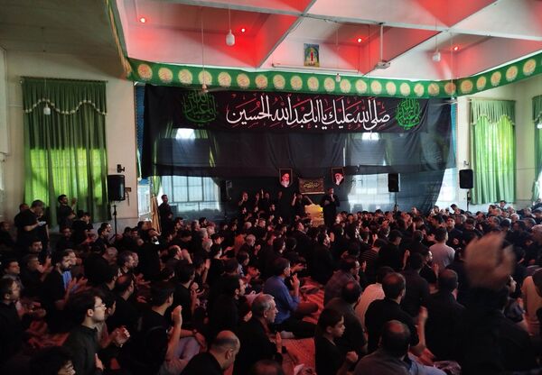مراسم ظهر تاسوعا حسینی در مسجد شهدای گمنام 