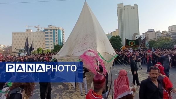 حال و هوای حرم رضوی و خیابان های اطراف آن در عاشورای حسینی