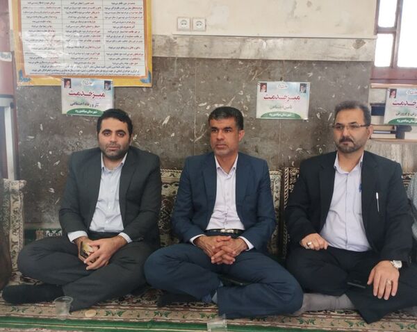 برپایی میز خدمت به‌مناسبت هفته دولت در میاندورود 