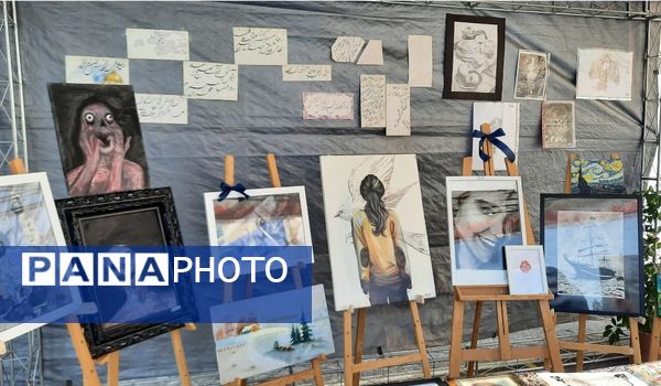 اولین نمایشگاه ماها در دبیرستان فرزانگان ۲ دوره دوم ناحیه ۷ مشهد