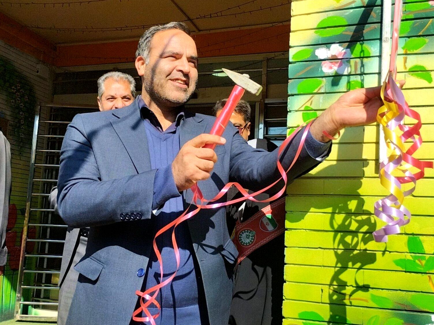 زنگ روز دانش آموز و تسخیر لانه جاسوسی دشمن در دبستان دخترانه شاهد شهید ناصری 