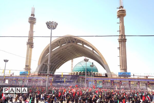 وداع با پیکر مطهر امام شهید در مصلای تهران