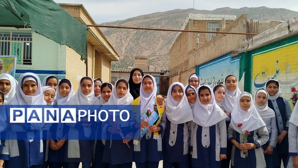 زنگ سپاس معلم در دبستان شکوفه‌های دانش لردگان