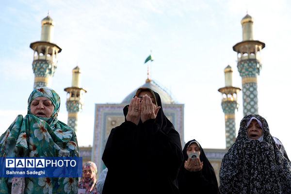 نماز عید فطر - امامزاده پنج تن لویزان