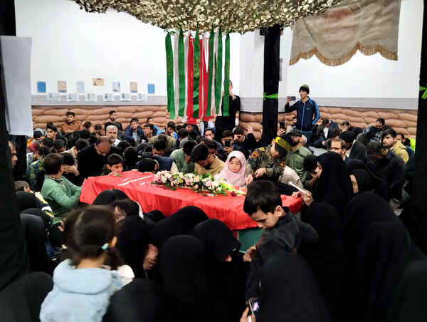 وداع با پیکر شهید «محسن صداقت» در معراج الشهدای قم