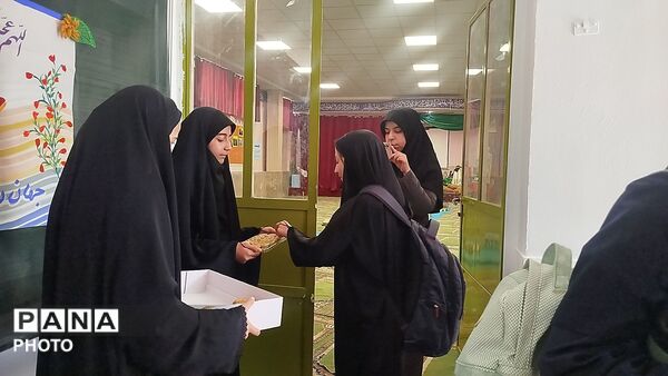 مراسم نورانی سه‌شنبه‌های مهدوی و جشن عاطفه‌ها در دبیرستان شاهد عفاف ناحیه3 کرج 