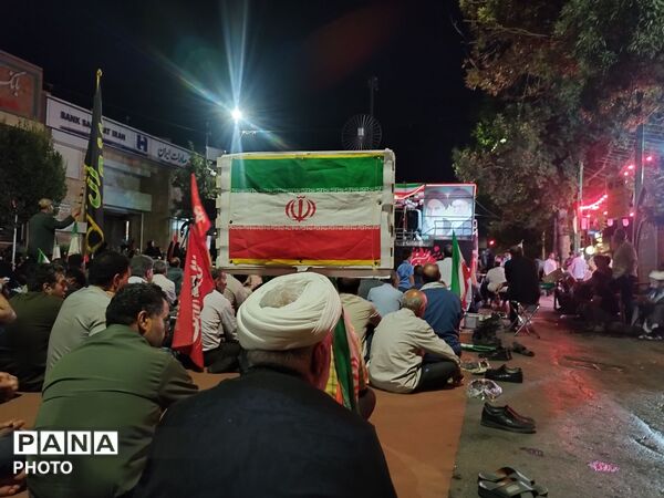 شبِ اشک و عرفان در حسینیه امام خمینی