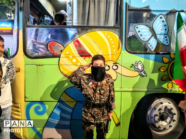 تجمع شبانهٔ شهروندان در پنجاه‌ونهمین شب یادبود در بلوار فضل