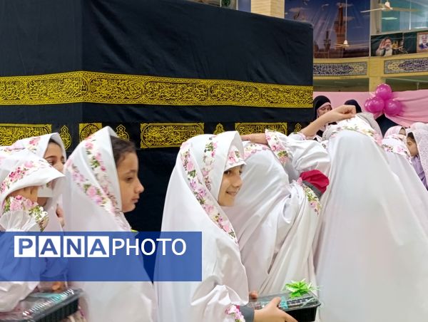  جشن تکلیف ۱۴۰۰ نفری دانش‌آموزان دختر شاهین شهری 