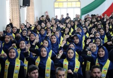 نسل جوان، نگهبانان انقلاب

