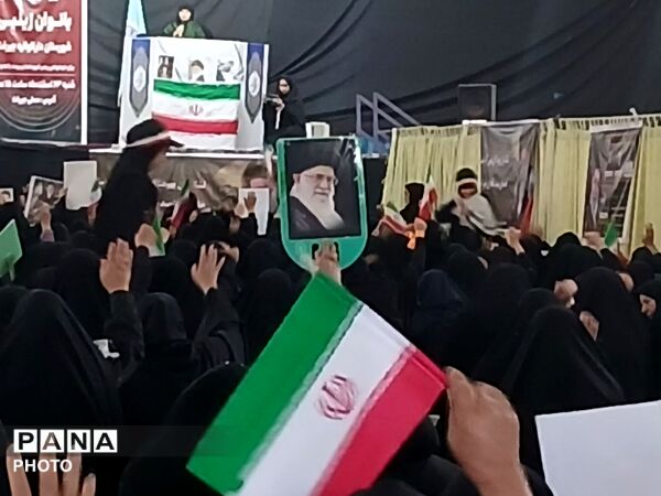 بیعت بانوان جیرفت‌زمین با رهبر انقلاب اسلامی