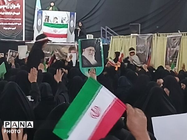 بیعت بانوان جیرفت‌زمین با رهبر انقلاب اسلامی