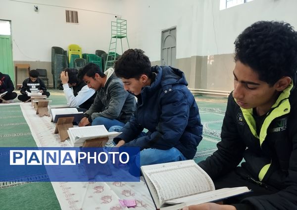   ضیافت افطاری و محفل قرآنی در دبیرستان شهید مطهری شهر حسن آباد جرقویه علیا