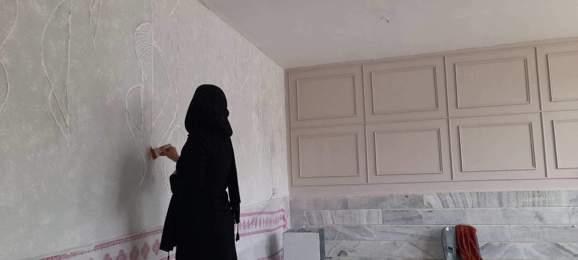 رنگ آمیزی و پتینه‌کاری هنرستان حضرت معصومه (س) شیروان در اوقات فراغت تابستان