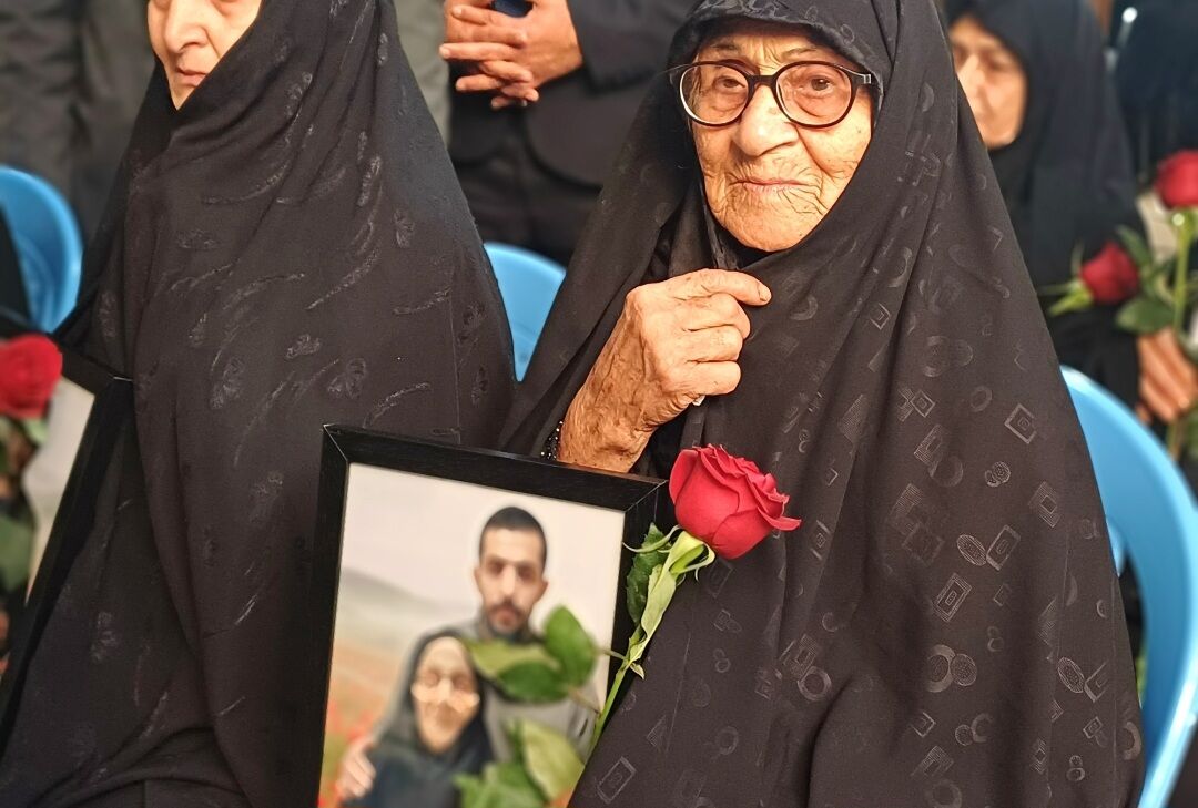 اشک و افتخار در شهرداری خشکبیجار؛ آیین ویژه دهه فاطمیه برای مادران شهدا