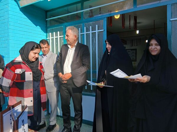  تجلیل از همیاران معلم در دبیرستان فاطمیه