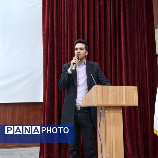 مراسم گرامیداشت روز دانش‌آموز  در دبیرستان حاج مصطفی حاج حسنی