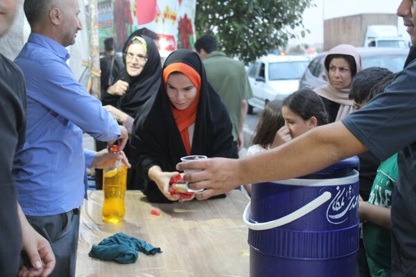 حضور پرانرژی نوجوانان در موکب دانش‌آموزی ملکان