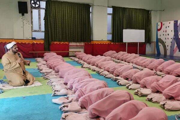 جشن تکلیف فرشتگان کلاس سومی دبستان قمصری شهرستان ورامین
